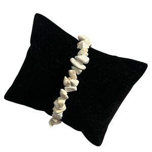 Natural White Turquoise Chip Stone Stretch Bracelet
